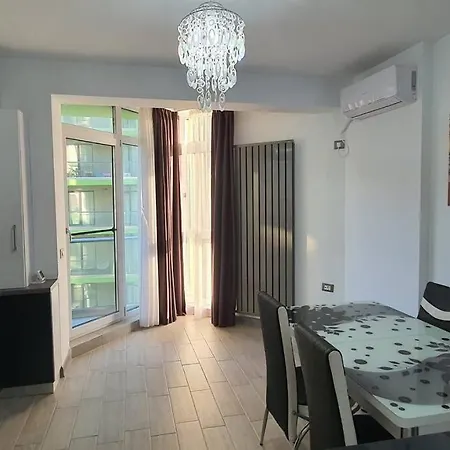 Alezzy Luxury Center Langa Plaja Apartment