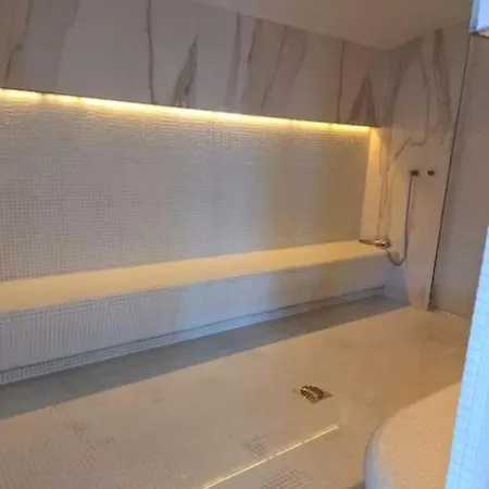 Apartment Alezzy Luxury Center Langa Plaja